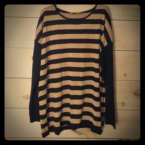 Black and gold striped top!